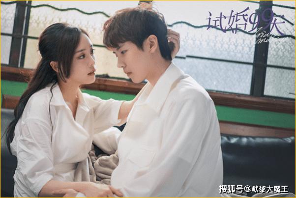女生回答，emm你不经意走到男厕所，看到看到这个小男生在抽烟，你会。。。游戏画面