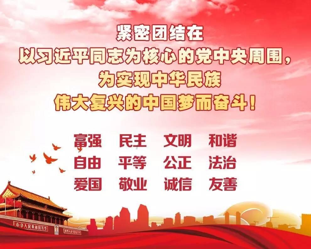 丹麦女王终于笑了!和儿子一家闪耀亮相,玛丽王后蓝裙配披肩绝了