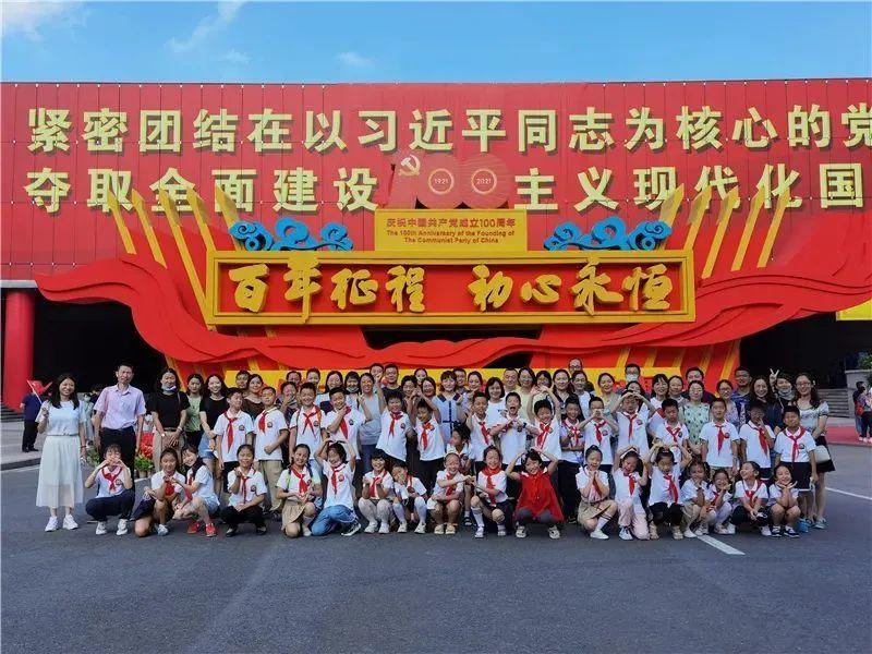 樊哙是汉高祖刘邦的连襟,又是汉朝功臣,刘邦为何派陈平去杀他?