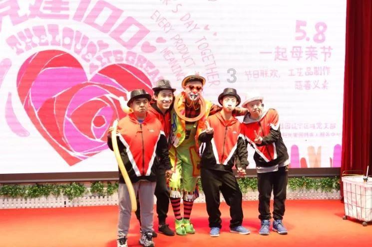 豆娃踢足球