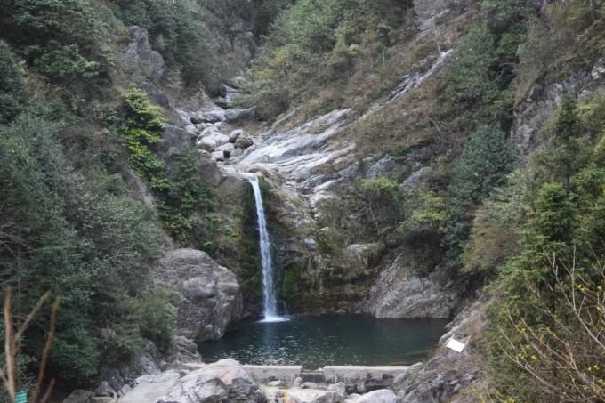 山重水复疑无路柳暗花明又一村的意思是什么？