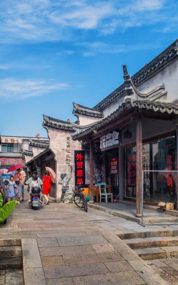 逃离违建房屋5