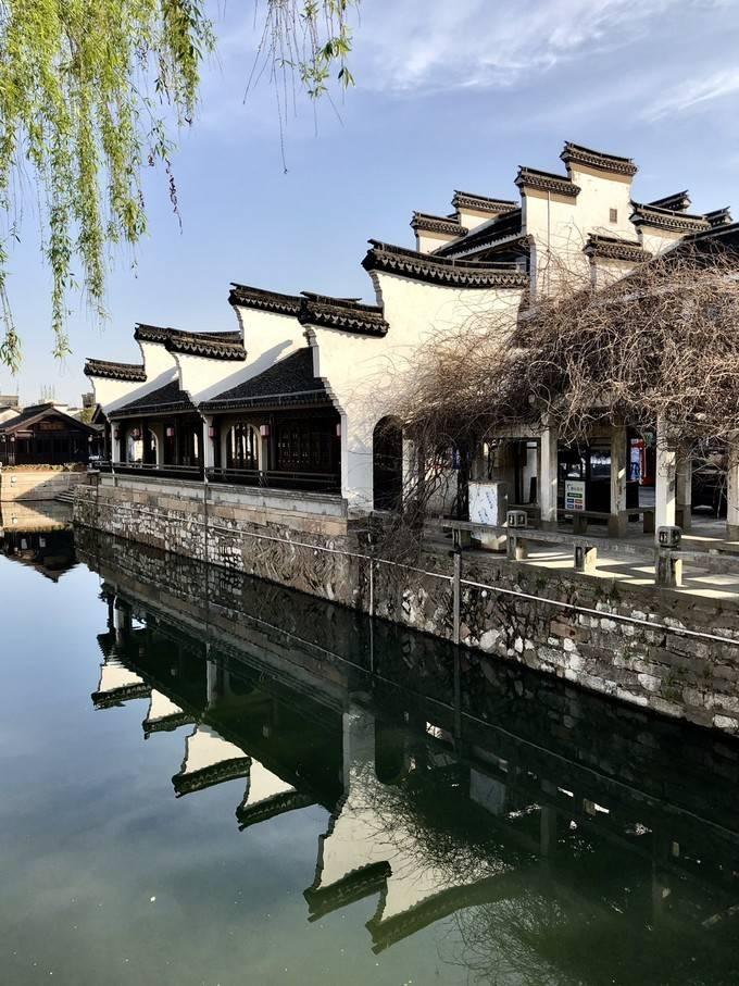 紧扣巩固拓展主题教育成果学习运用“千万工程”经验 发挥特色工作优势协调推进乡村发展建设治理