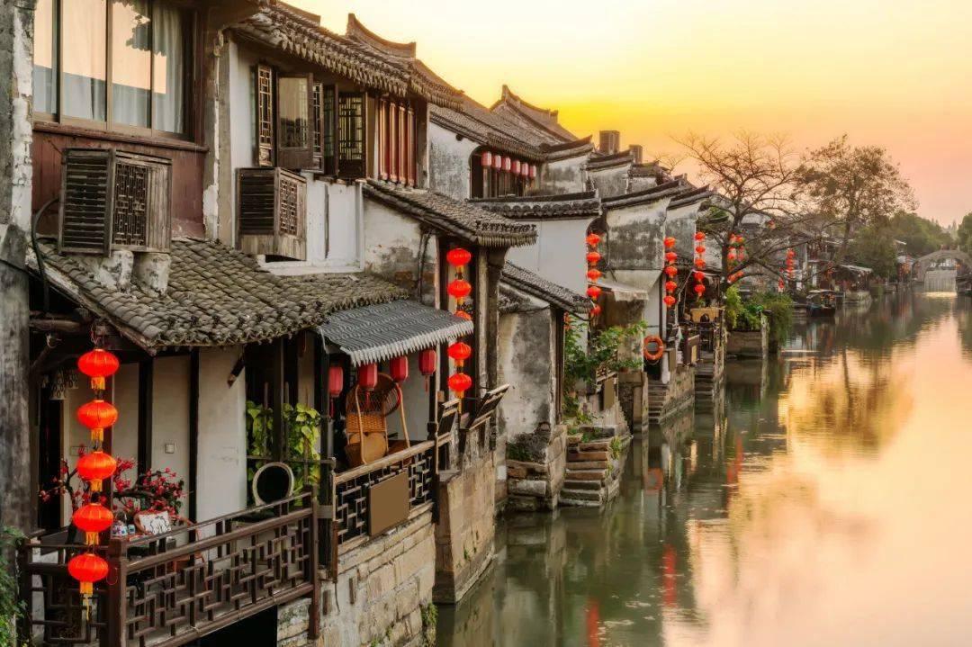 独自旅行过程中女性需要准备什么以保护自身安全？
