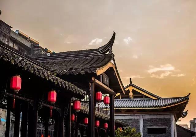 男朋友长的太帅追他的人太多怕他被人抢走了怎么办？