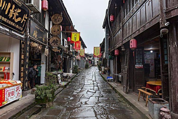 我在厂里面上班，我们车间聚餐，由于aa制，我没钱，我说，我不去，组长说帮我垫付，我觉得不好再拒绝？